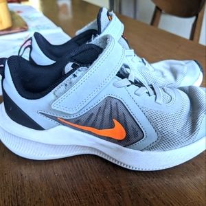Nike Down shifter boys size 1